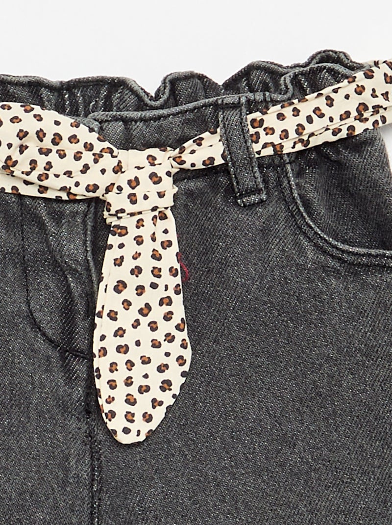 Paperbag-Jeans mit gemustertem Gürtel Weiß - Kiabi