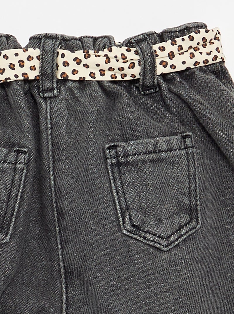 Paperbag-Jeans mit gemustertem Gürtel Weiß - Kiabi