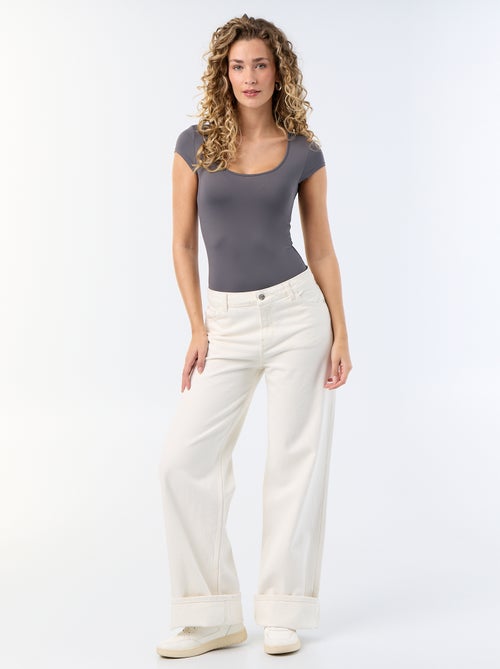 Plain short-sleeved bodysuit - Kiabi Plain short-sleeved bodysuit - Kiabi