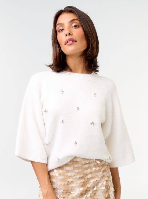Pull avec bijoux fantaisies et manches 3/4 - Kiabi