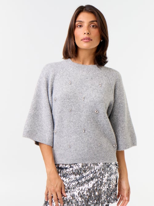 Pull avec bijoux fantaisies et manches 3/4 - Kiabi