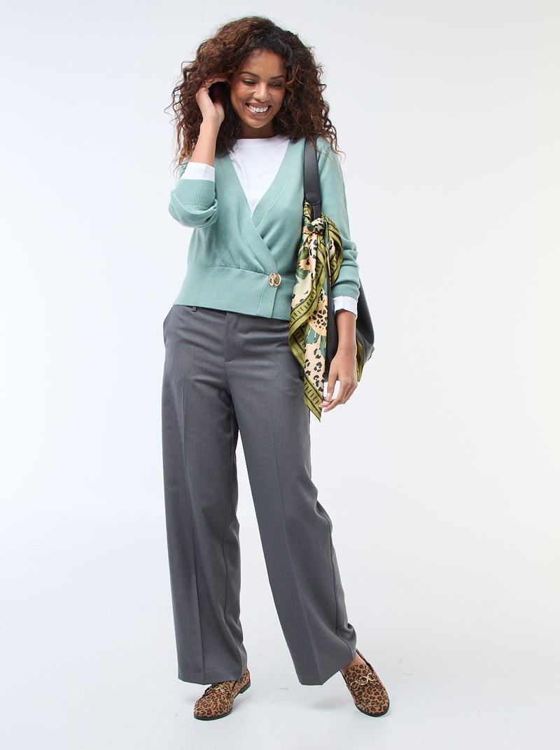 Pull effet gilet cache-coeur avec bouton doré Vert sage - Kiabi