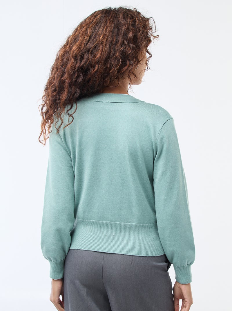 Pull effet gilet cache-coeur avec bouton doré Vert sage - Kiabi