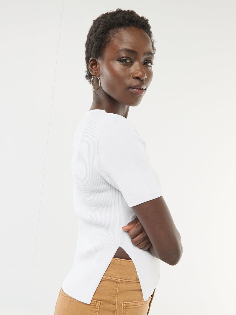 Pull manches courtes avec boutons fantaisie Blanc - Kiabi