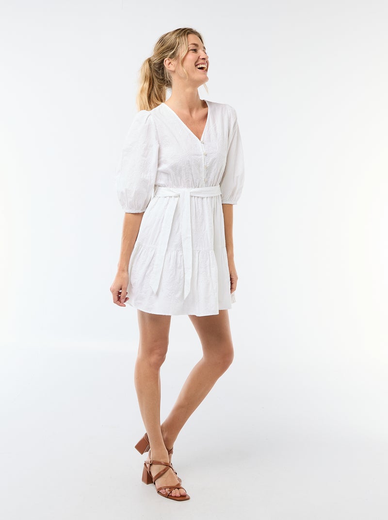Robe courte à étage avec broderies anglaises Blanc - Kiabi