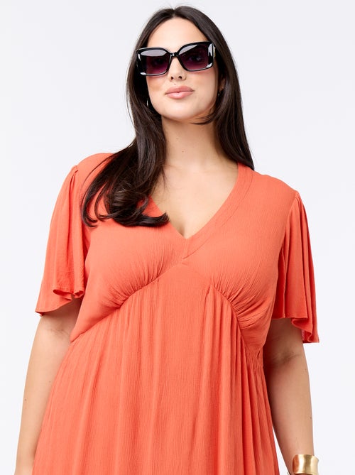 Robe courte en matière crêpée - Kiabi