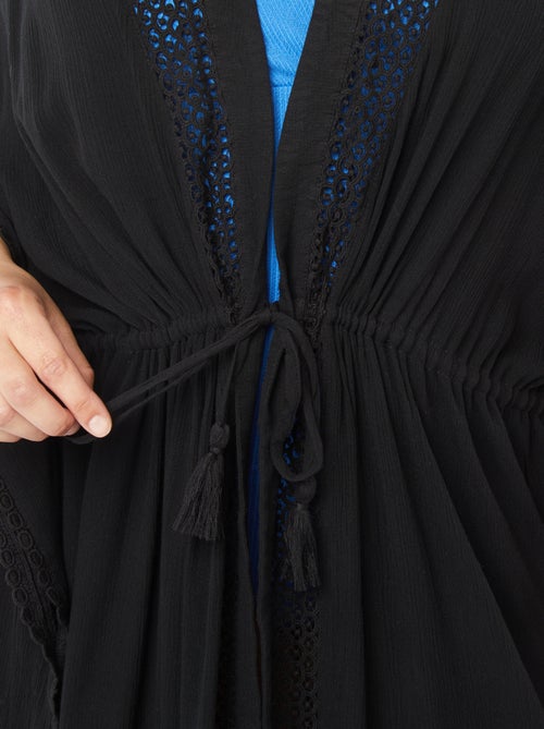 Robe de plage longue ouverte avec bords en macramé - Kiabi