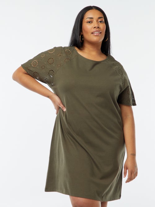 Robe en coton avec broderies - Kiabi