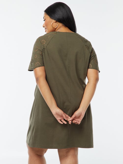 Robe en coton avec broderies - Kiabi