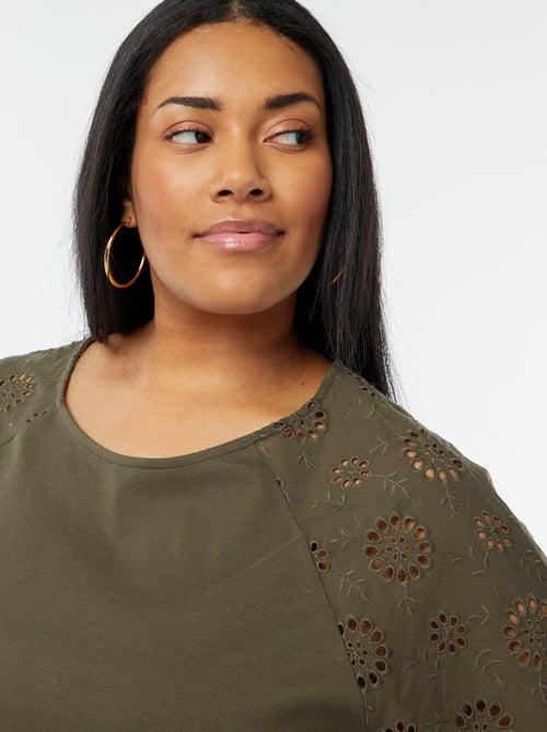 Robe en coton avec broderies - Kiabi