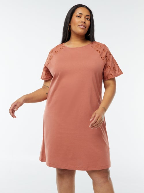 Robe en coton avec broderies - Kiabi