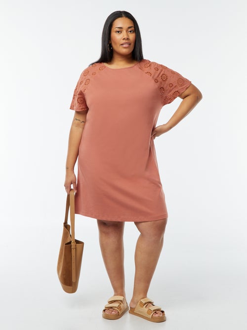 Robe en coton avec broderies - Kiabi