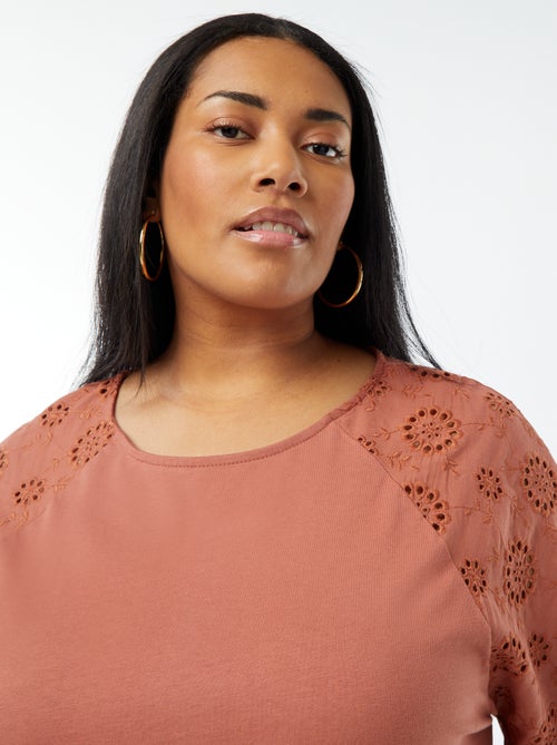 Robe en coton avec broderies - Kiabi