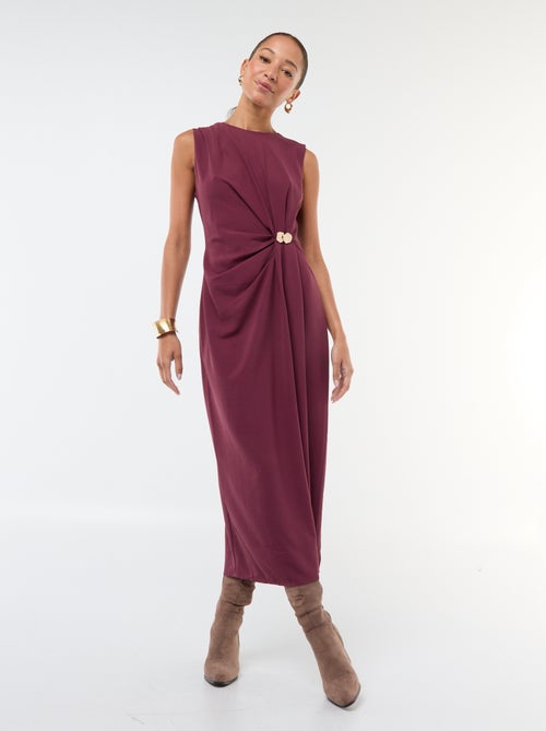 Robe longue à la coupe drapée avec bijou fantaisie à la taille - Kiabi