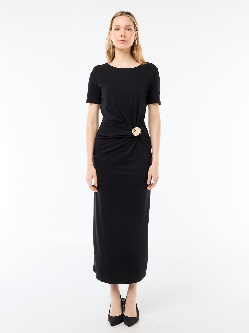 Robe longue coupe drapée avec bijou Noir - Kiabi