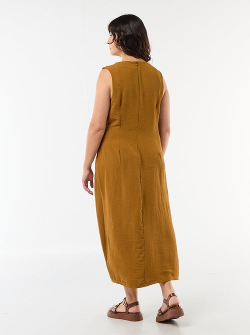 Robe longue drapée avec bijou fantaisie - Kiabi