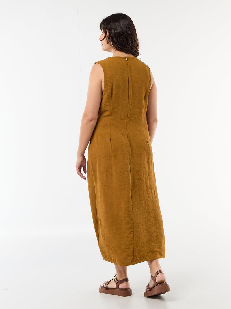 Robe longue drapée avec bijou fantaisie Marron - Kiabi