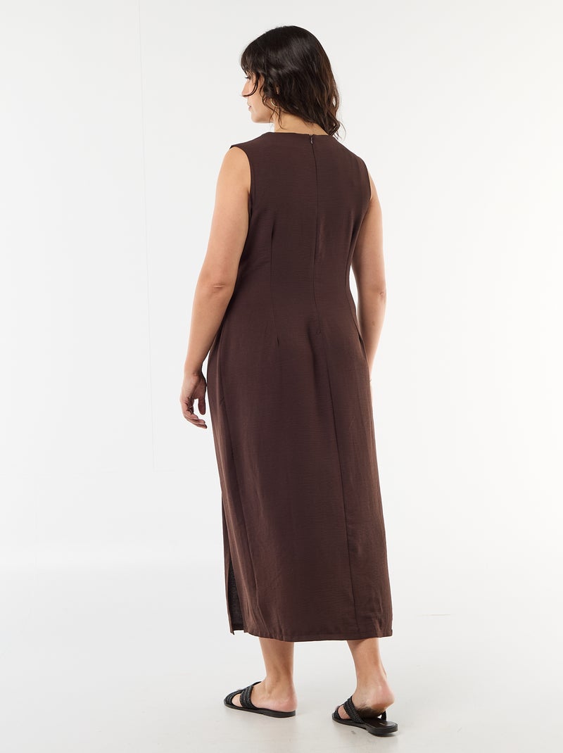 Robe longue drapée avec bijou fantaisie Marron - Kiabi