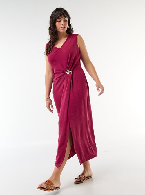 Robe longue drapée avec bijou fantaisie - Kiabi