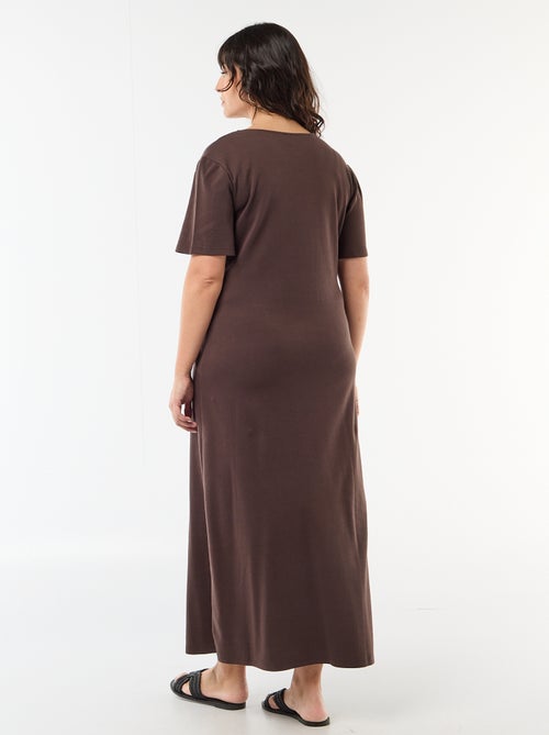 Robe longue plissé avec bijou doré - Kiabi