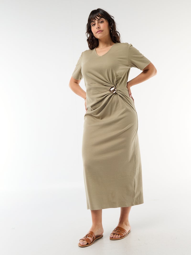 Robe longue plissé avec bijou doré Vert - Kiabi