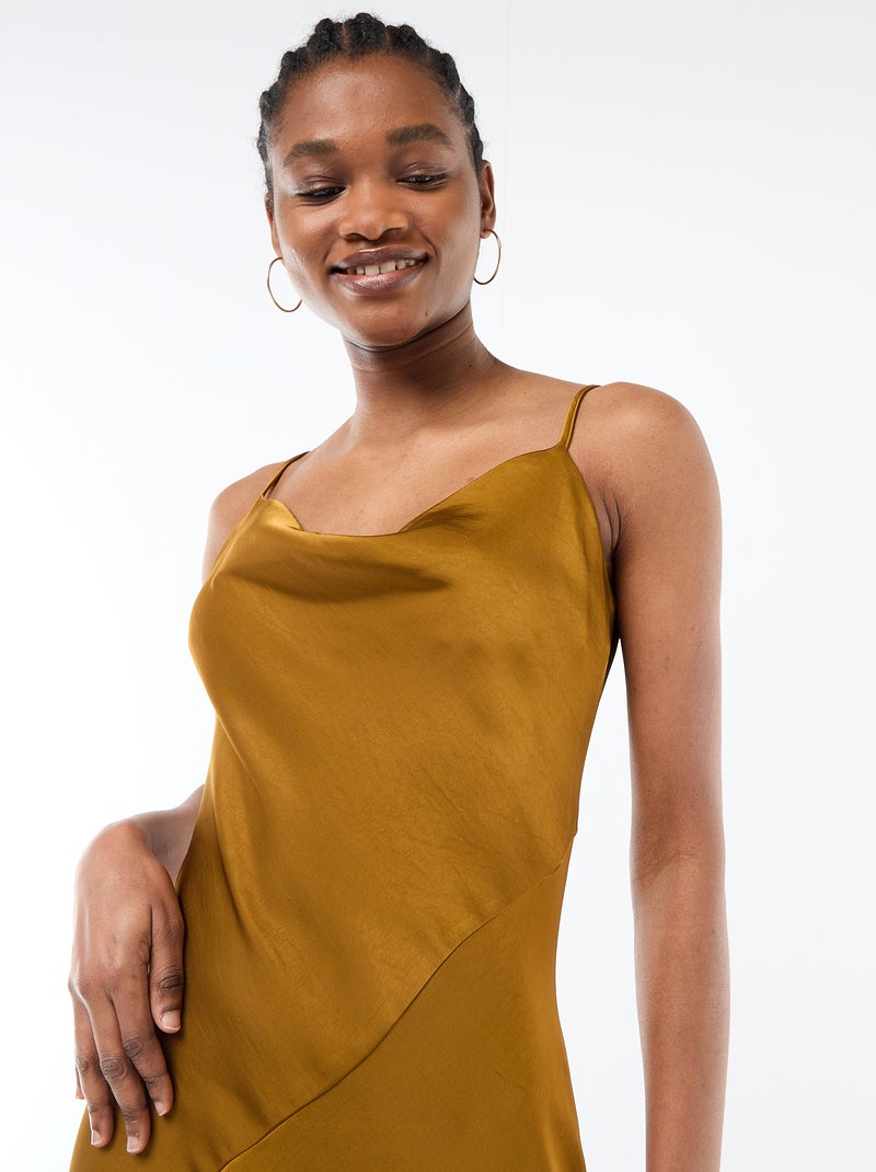 Robe longue satinée à fines bretelles Marron - Kiabi