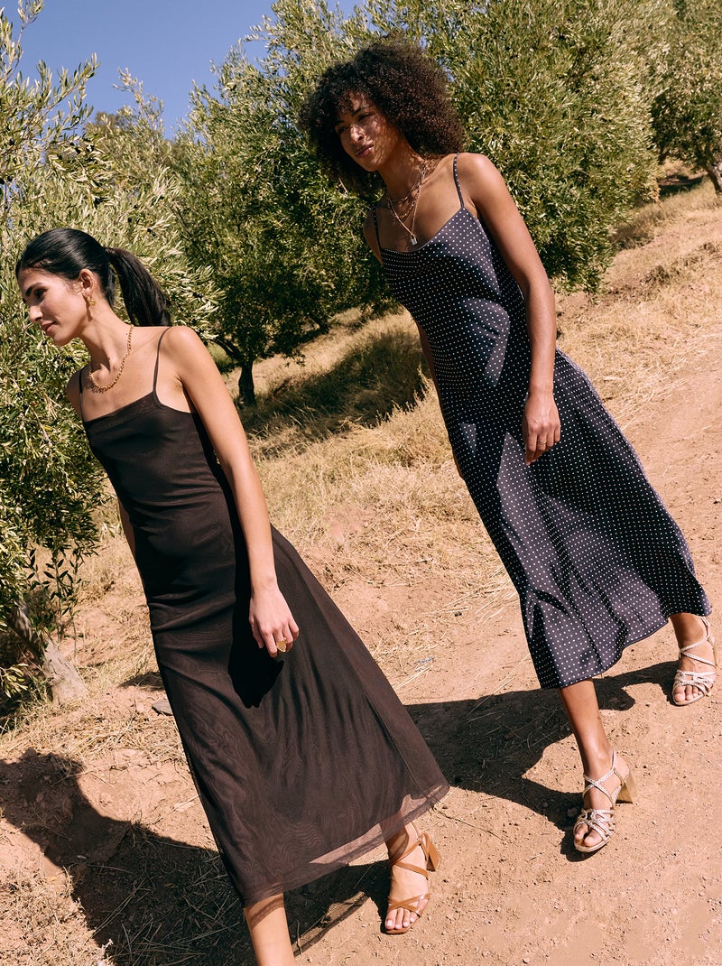 Robe longue satinée à fines bretelles Noir - Kiabi