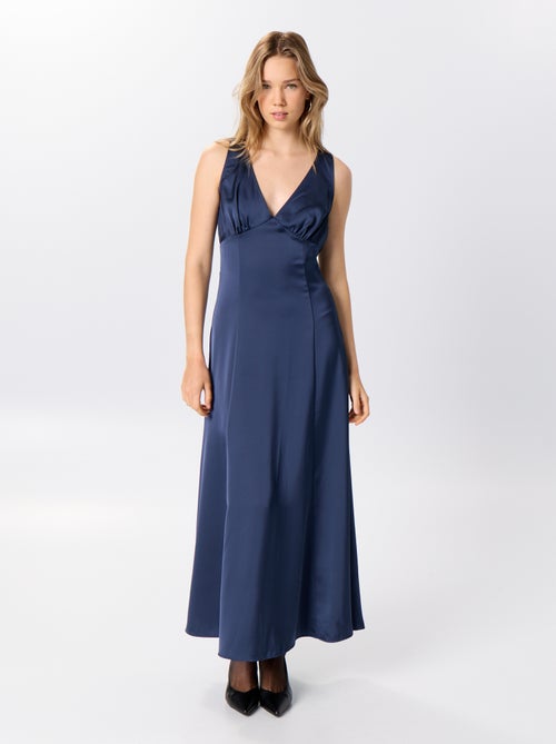 Robe longue satinée et drapée - Kiabi