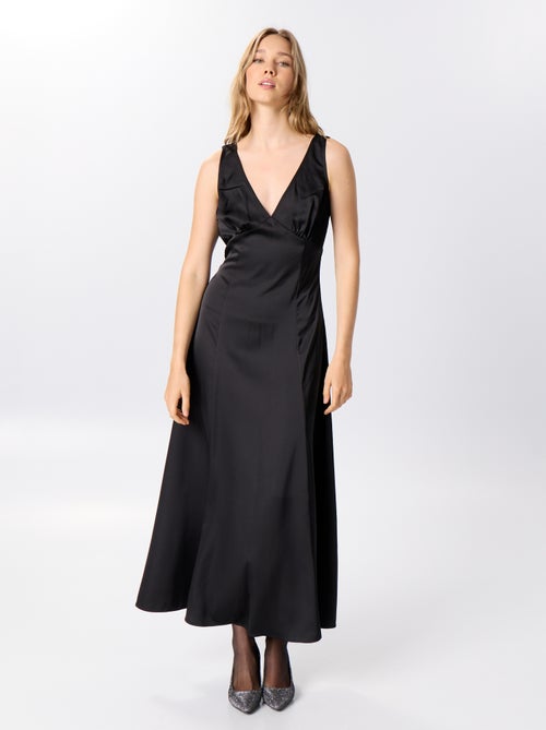 Robe longue satinée et drapée - Kiabi