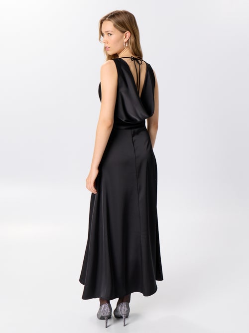 Robe longue satinée et drapée - Kiabi