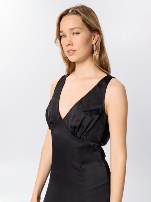 Robe longue satinée et drapée - Kiabi