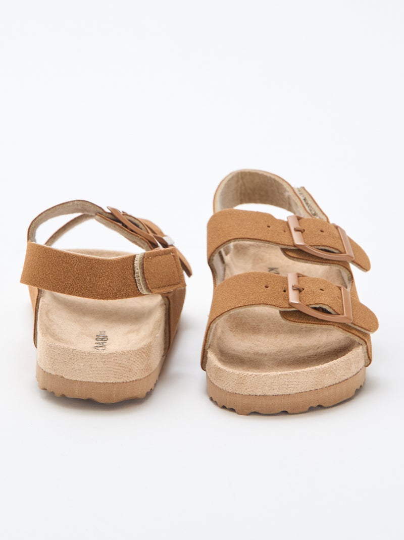 Sandales plates en suédine Marron - Kiabi