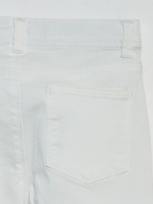 Schmale Hose - figurbetonter Schnitt, 4 Taschen - Kiabi
