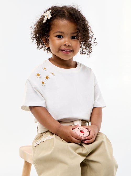 Short-sleeved T-shirt with shoulder flowers - Kiabi