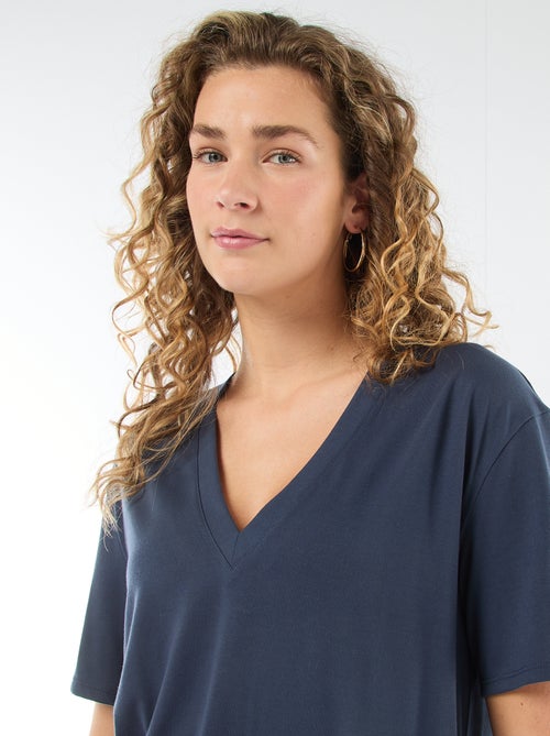 Short-sleeved t-shirt with V-neckline - Kiabi Short-sleeved t-shirt with V-neckline - Kiabi