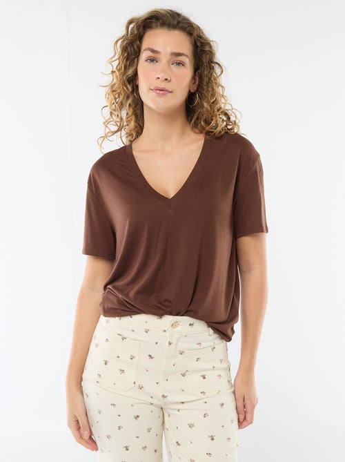 Short-sleeved t-shirt with V-neckline - Kiabi Short-sleeved t-shirt with V-neckline - Kiabi