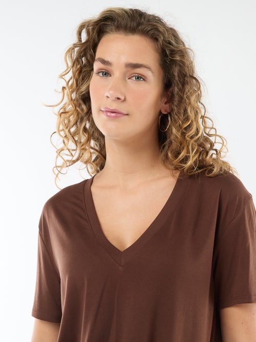 Short-sleeved t-shirt with V-neckline - Kiabi Short-sleeved t-shirt with V-neckline - Kiabi