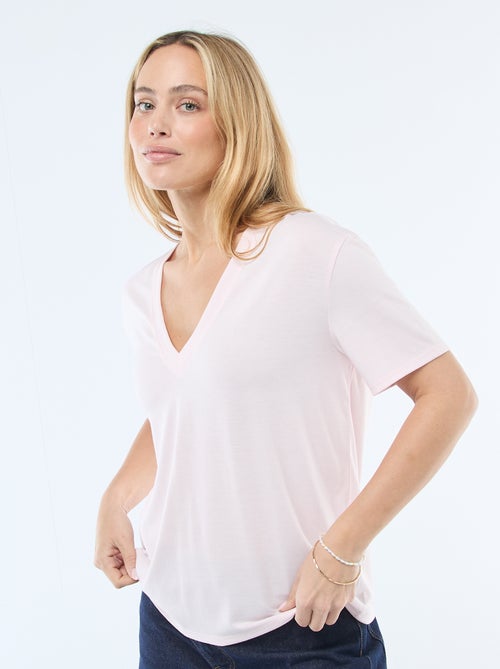 Short-sleeved t-shirt with V-neckline - Kiabi Short-sleeved t-shirt with V-neckline - Kiabi