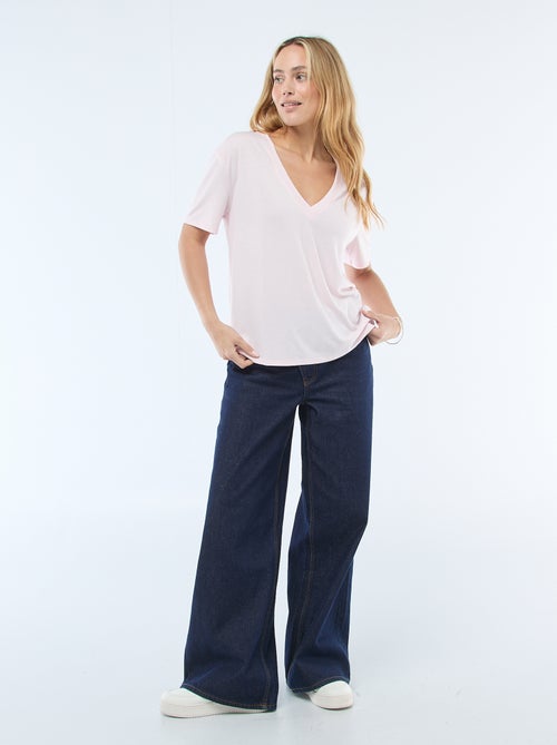 Short-sleeved t-shirt with V-neckline - Kiabi Short-sleeved t-shirt with V-neckline - Kiabi