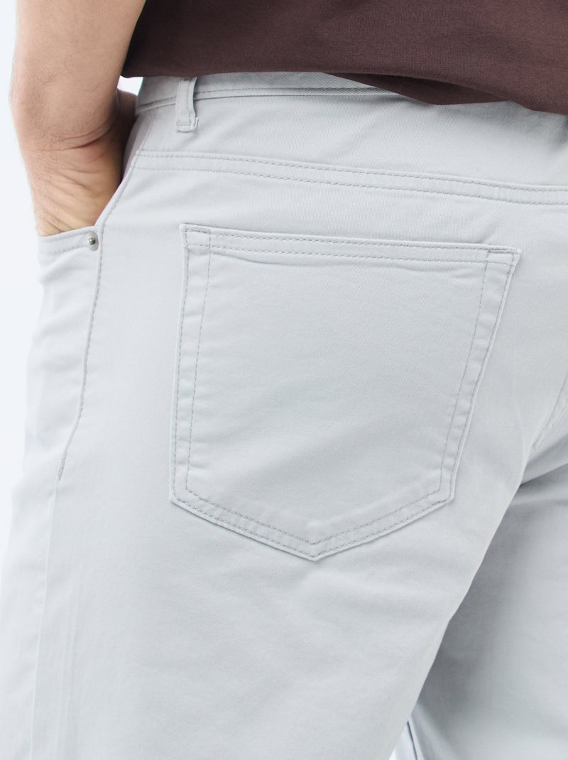 Slim-Fit Chino mit 5 Taschen - L32 Grau - Kiabi