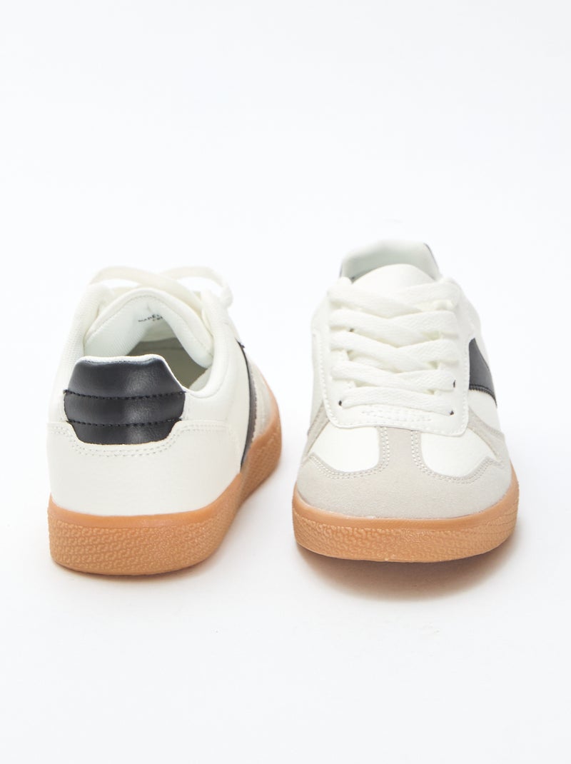 Sneaker basse in suede con inserto a contrasto Bianco - Kiabi