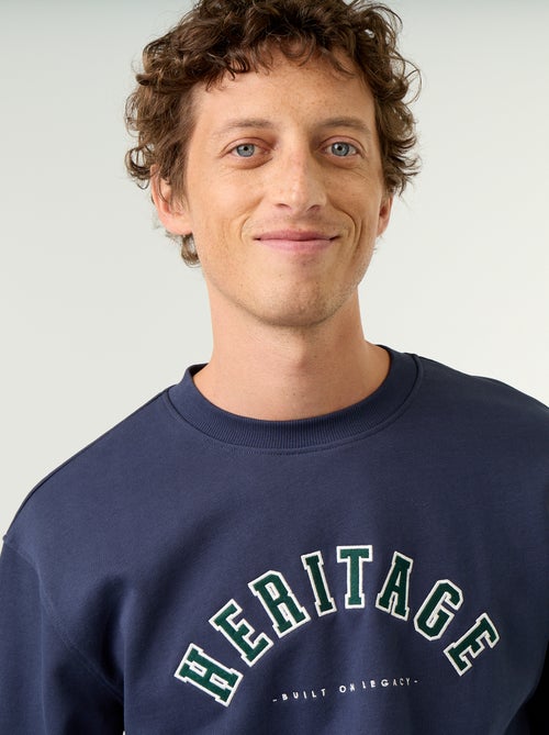 Sportliches Sweatshirt mit gestickten Aufschriften - Kiabi
