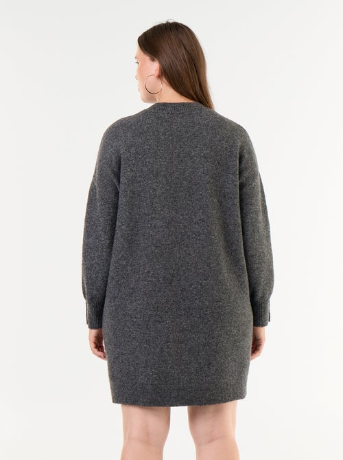 Strickkleid mit Zierknöpfen an den Ärmeln - Kiabi