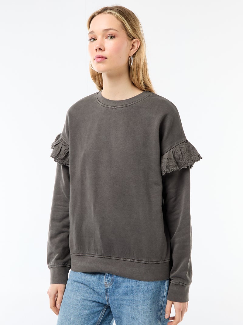 Sweat uni avec volants en borderies anglaises sur les manches Gris - Kiabi