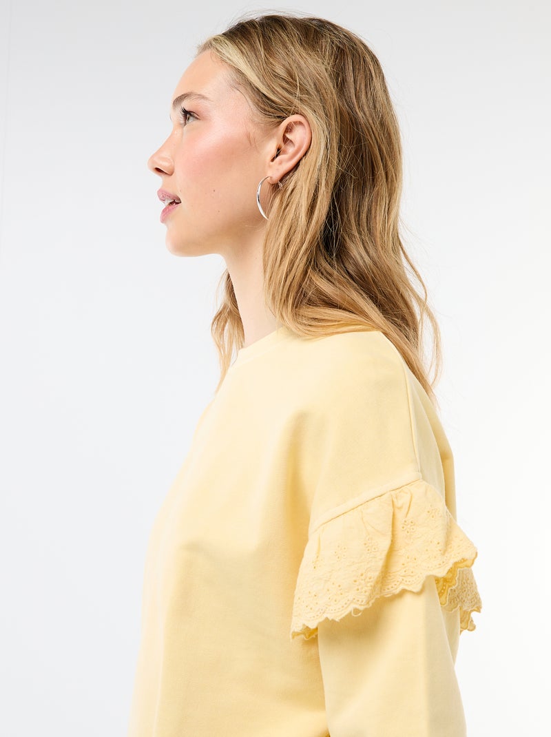 Sweat uni avec volants en borderies anglaises sur les manches Jaune - Kiabi
