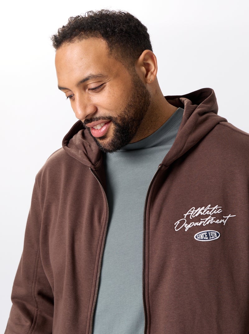 Sweat zippé à capuche avec inscriptions brodées Marron - Kiabi