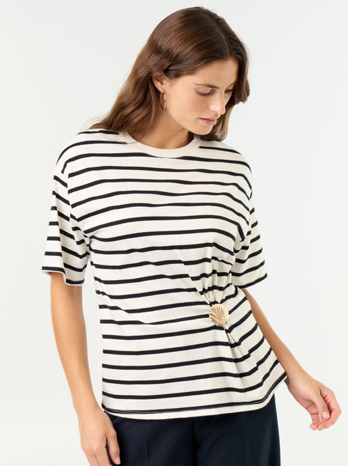 T-shirt a maniche corte con gioiello a conchiglia - Kiabi