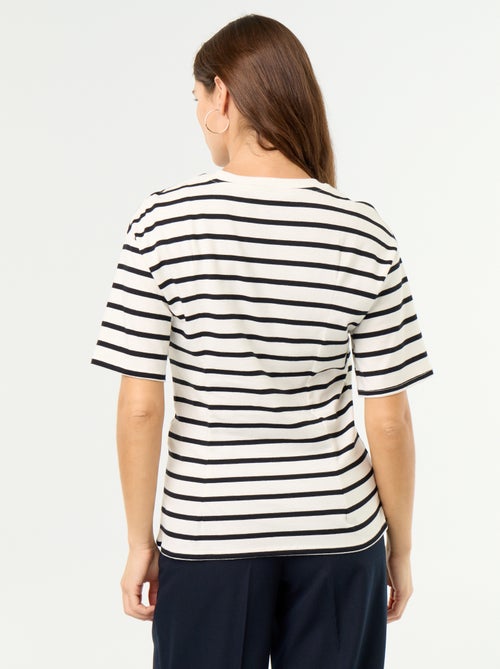 T-shirt a maniche corte con gioiello a conchiglia - Kiabi