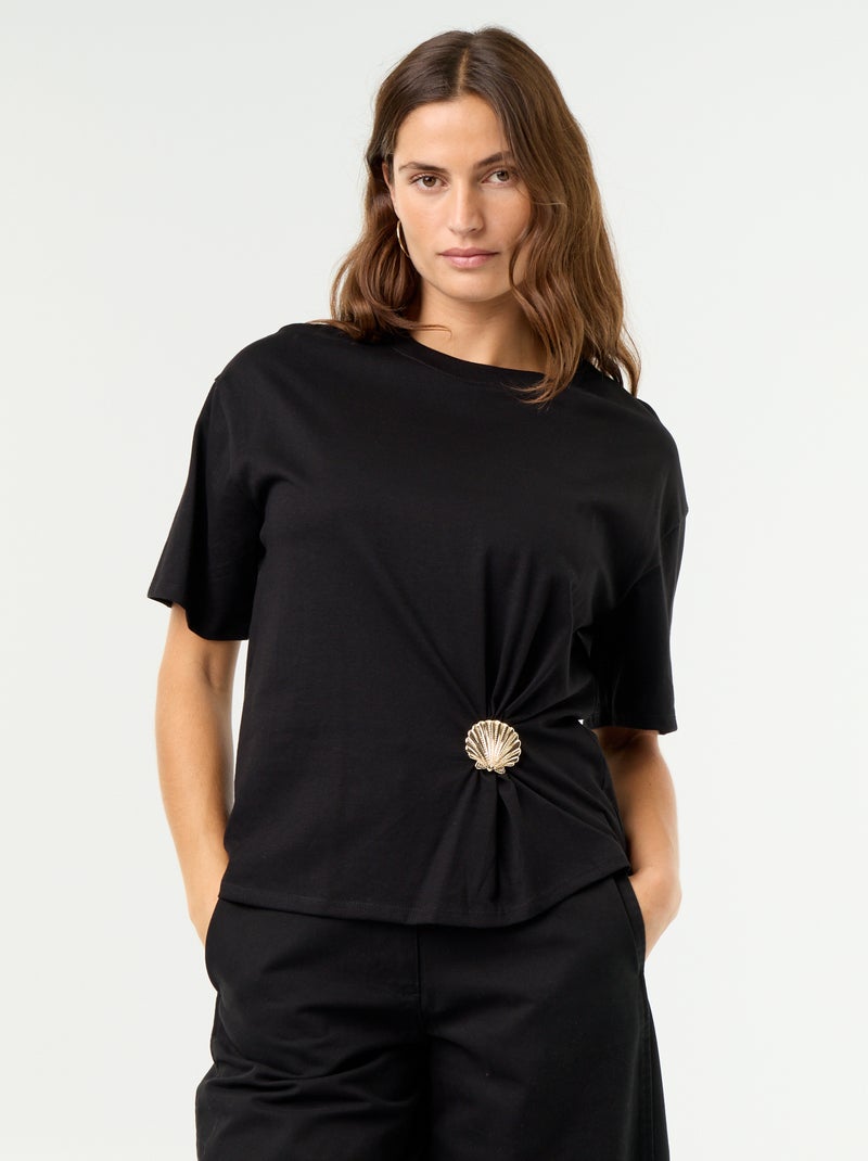 T-shirt a maniche corte con gioiello a conchiglia Nero - Kiabi