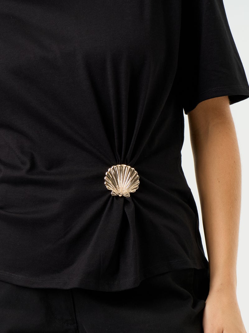 T-shirt a maniche corte con gioiello a conchiglia Nero - Kiabi